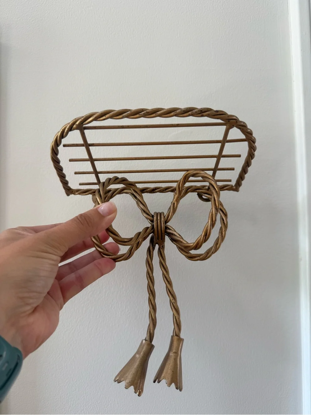 Golden rope bow mini shelf